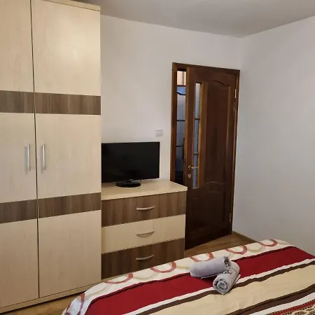 Apartament 2 Camere, Metrou