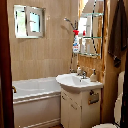 Apartament 2 Camere, Metrou 아파트